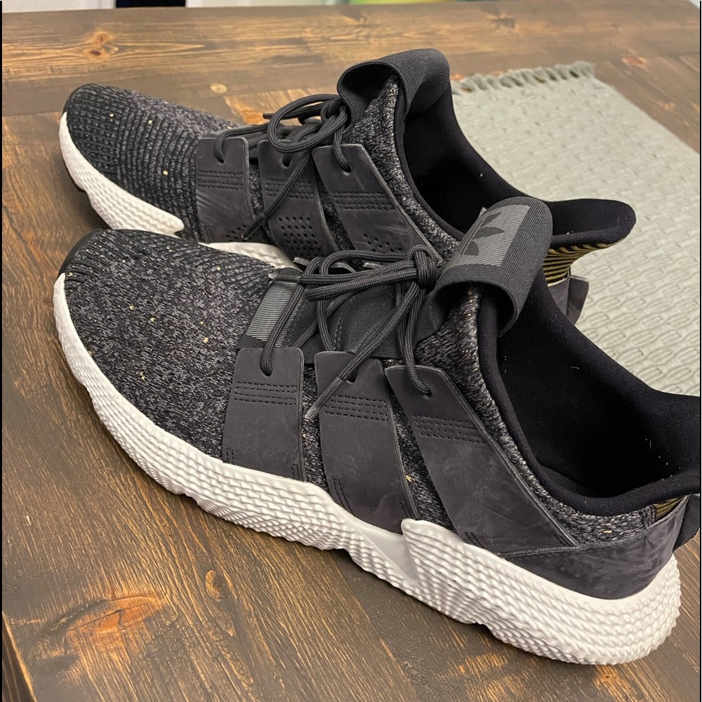 Like new size 10 1/2 Adidas sneakers.